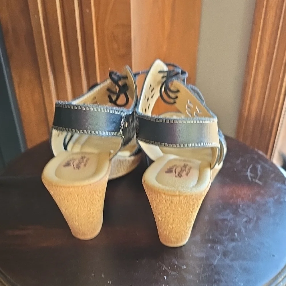 Spring Step Black Wedge Sandals - Picture 4 of 6